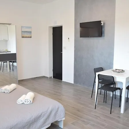 Apartment Studio Apartman Gili Kastela